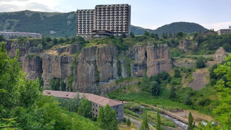 Luksusowy wypoczynek w górach: Weekendowy relaks w hotelu spa
