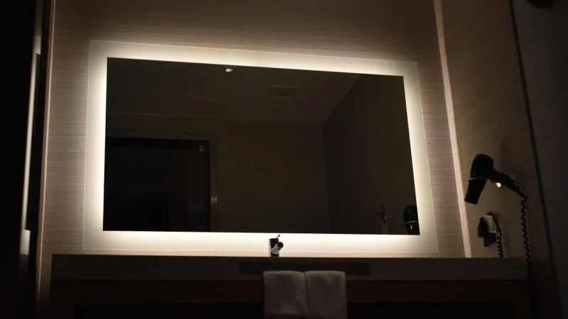 Lustro do łazienki z oświetleniem LED: Niezbędny element nowoczesnej aranżacji